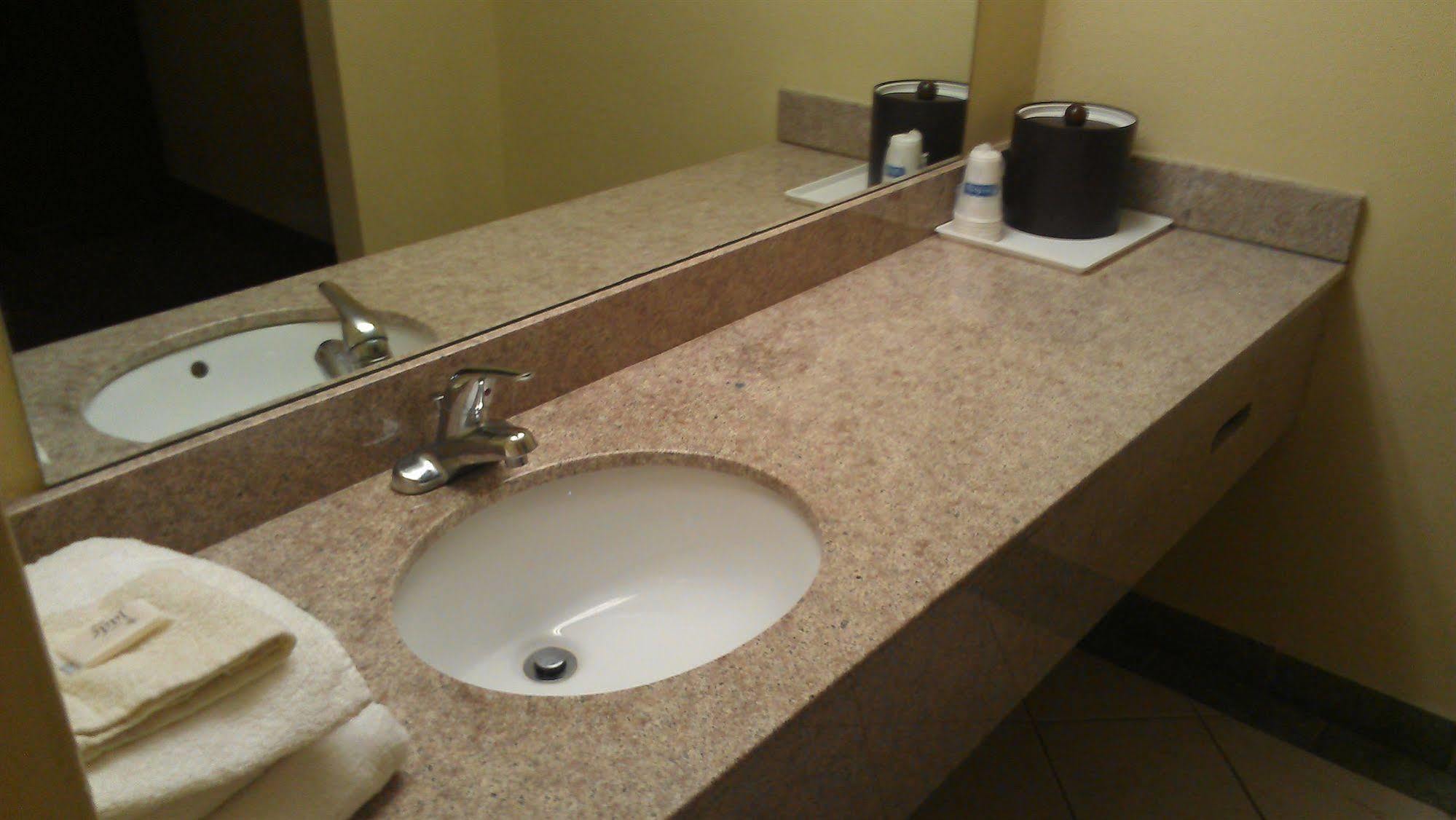 Atlanta Airport Hotel Forest Park Buitenkant foto